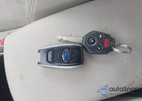 2010 Subaru Legacy 2.5I Premium из США, поврежденный, VIN 4S3BMBF68A3240644